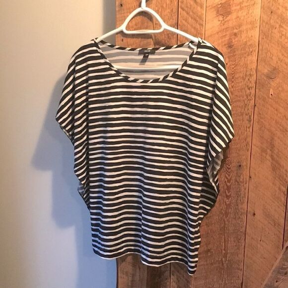 Jacob Tops - 3/30$ Jacob striped shirt  